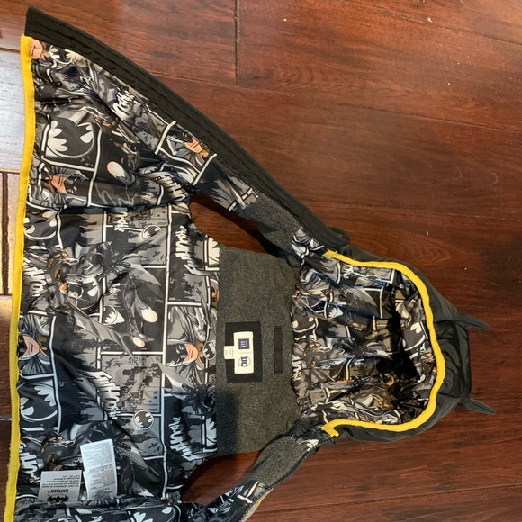 Baby Gap Batman down filled vest 12-18 months - Picture 2 of 3